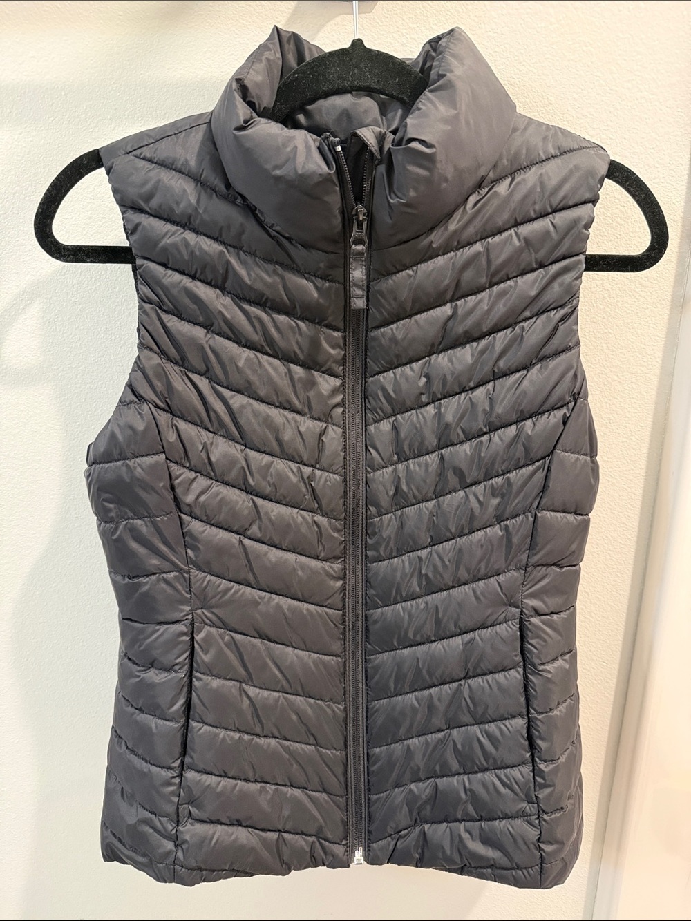 Old Navy Gray Quilted Packable Puffer Vest